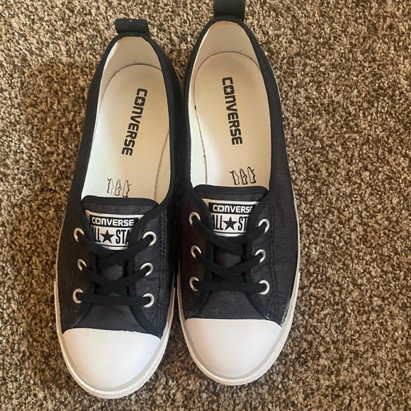 Converse woman’s size 7 - Picture 1 of 4